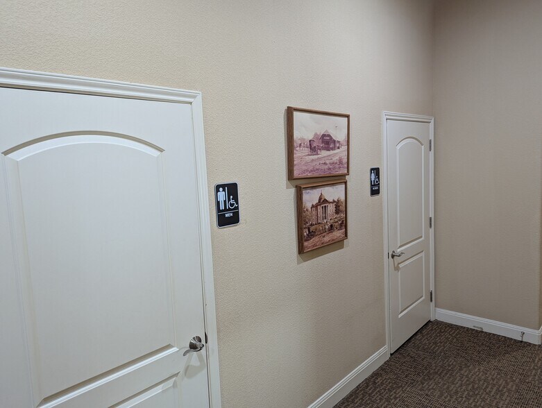 More Photos Of 1911 Corporate Dr, San Marcos Office For Lease