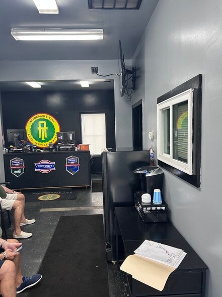More Photos Of 1478 HWY 17 North, Mt Pleasant, SC 29464, Mount Pleasant Auto Repair For Lease