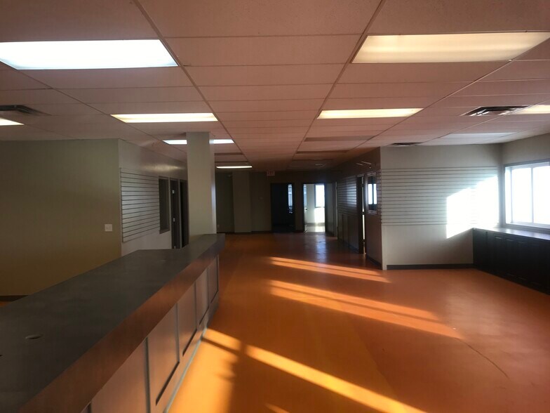 More Photos Of 18 Burnt Valley Ave, Red Deer Industrial For Sale