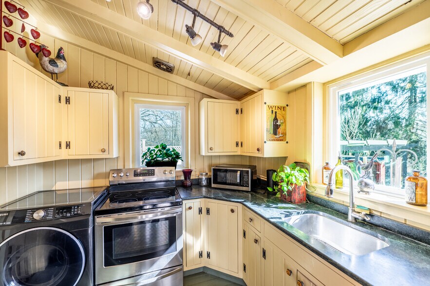 More Photos Of 547 Baltimore Pike, Glen Mills Office For Sale