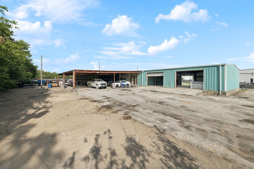 More Photos Of 100 Pecan Dr, Schertz Service For Lease