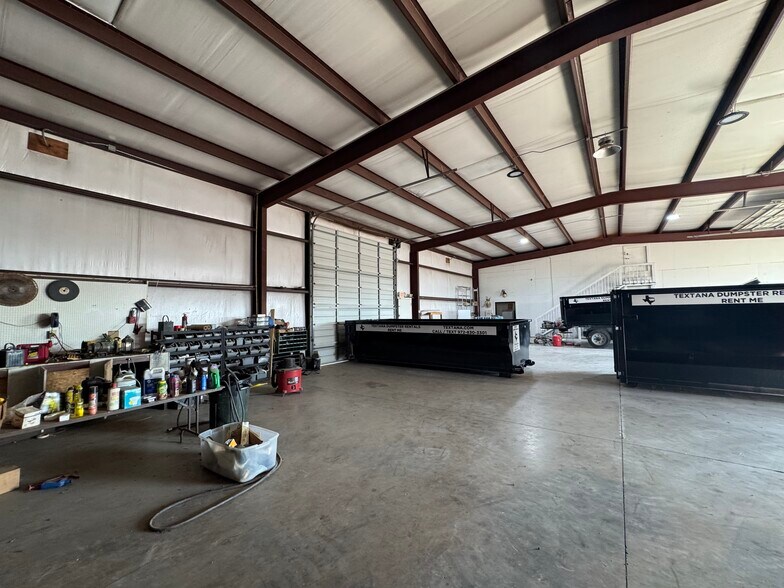 More Photos Of 1814 Fm-66, Waxahachie Warehouse For Lease