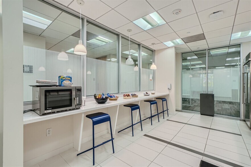 More Photos Of 1310 Rankin Rd, Houston Office For Lease