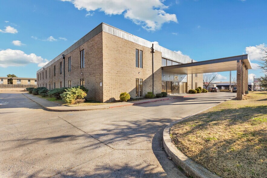 More Photos Of 1900 N Macarthur Blvd, Oklahoma City Office For Sale