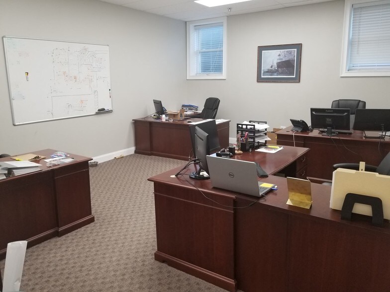 More Photos Of 1400 Pierside St, North Charleston Flex For Lease