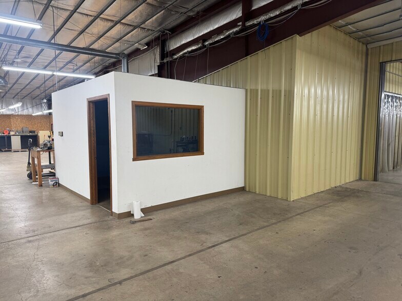 More Photos Of 1434 Progress Ln, Omro Distribution For Sale