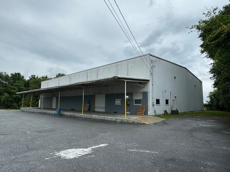 More Photos Of 126 Booker St, Warner Robins Warehouse For Sale