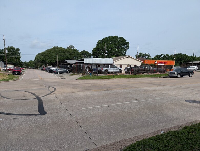 More Photos Of 6503 Brittmoore Rd, Houston Warehouse For Lease