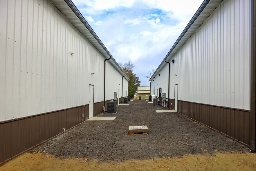 More Photos Of 118 Centerville Rd, Gilbert Light Distribution For Lease