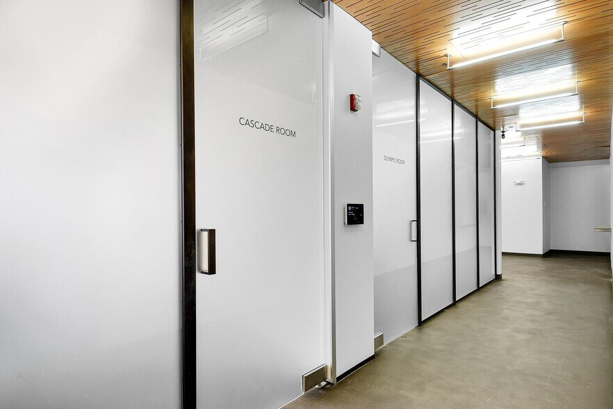 More Photos Of 2727 Western Ave, Seattle Loft Creative Space For Lease