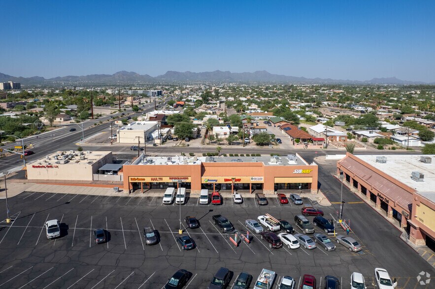 More Photos Of 555 E Grant Rd, Tucson Unknown For Lease