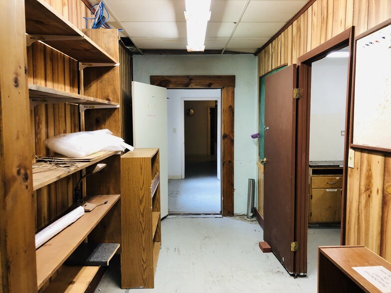 More Photos Of 120-122 W Broadway St, New Lexington Office For Lease