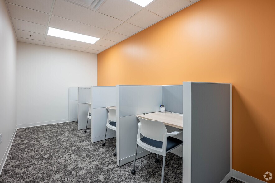 More Photos Of 550 Congressional Blvd, Carmel Loft Creative Space For Lease