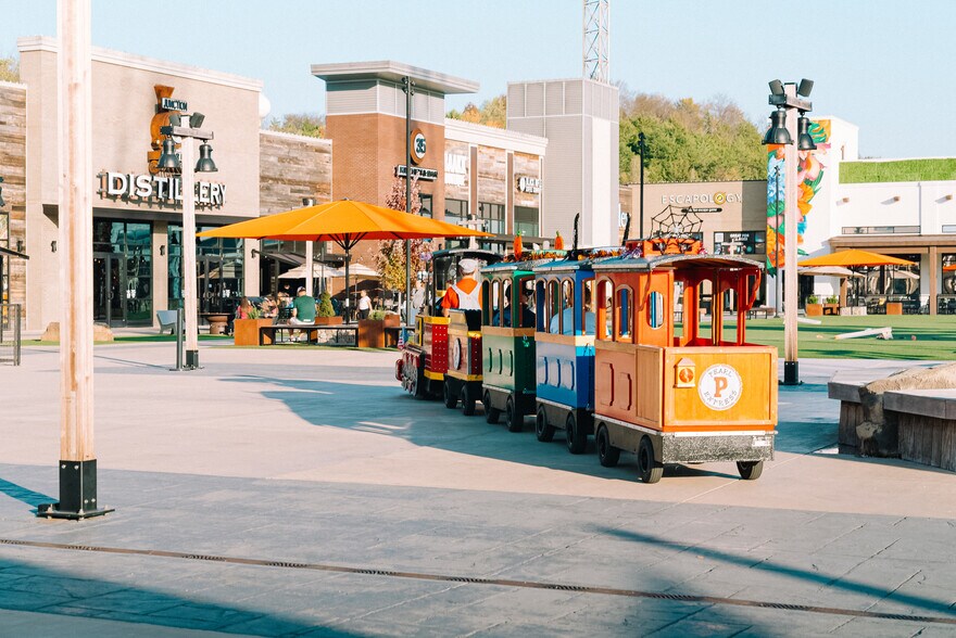 More Photos Of 2655 Teaster Ln, Pigeon Forge Unknown For Lease