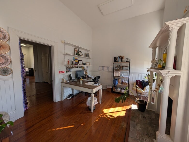 More Photos Of 201 S Izard St, Little Rock Office For Sale