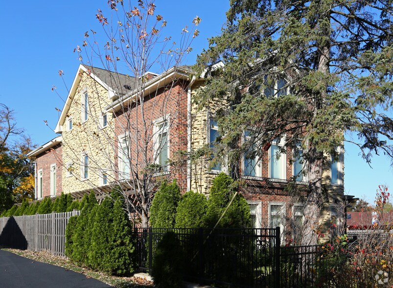 More Photos Of 10 S Linden Ave, Palatine Schools For Lease