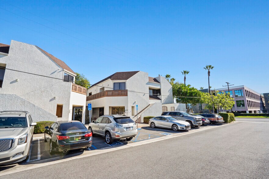 More Photos Of 2372-2382 SE Bristol St, Newport Beach Office For Sale