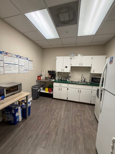 More Photos Of 3573 Plover Ave, Naples Manufacturing For Sale