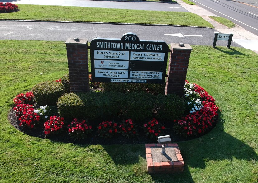 More Photos Of 200 E Main St, Smithtown Office For Lease