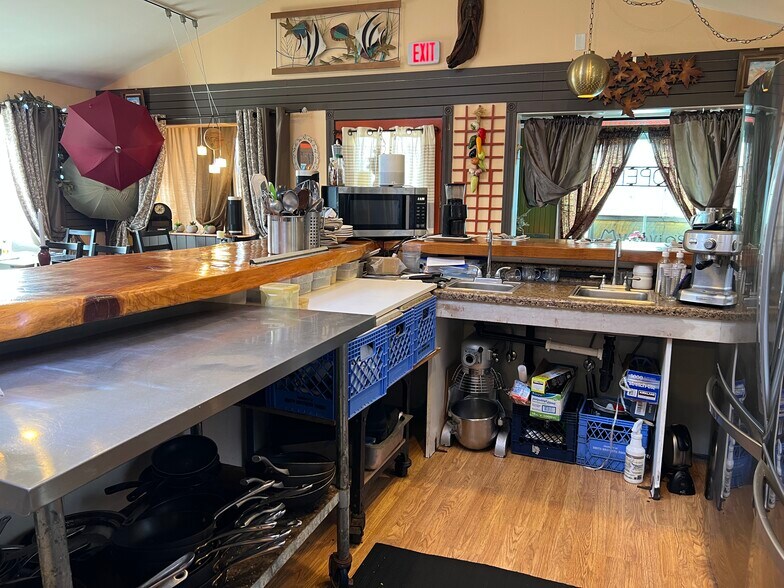 More Photos Of 1311 Bay Ave, Ocean Park General Retail For Sale
