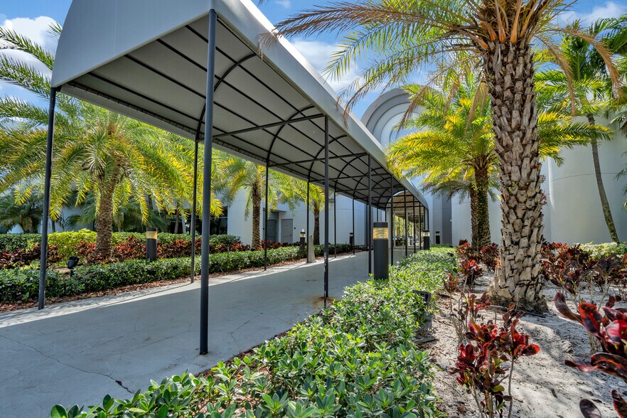 More Photos Of 1400 E Newport Center Dr, Deerfield Beach Office For Lease