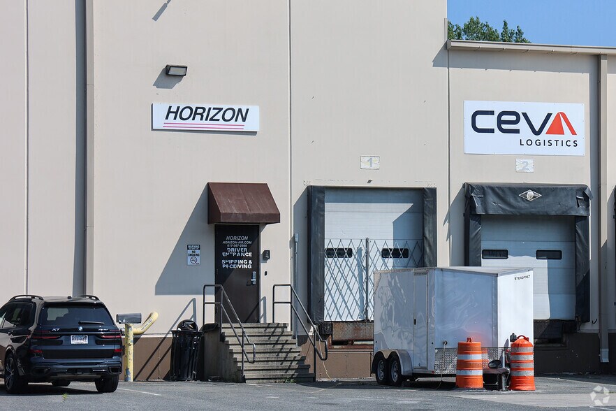 More Photos Of 10 Kimball Ln, Lynnfield Warehouse For Lease