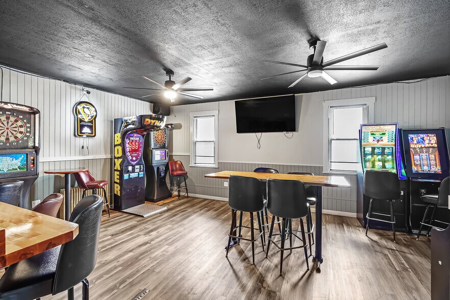 More Photos Of 2100 Spring St, Pittsburgh Bar For Sale