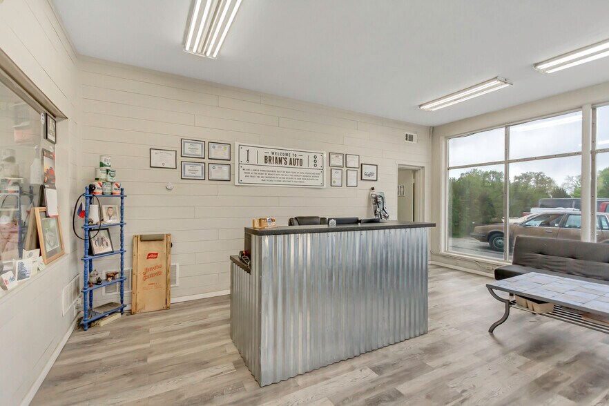 More Photos Of 3707 Quincy Ave, Ogden Auto Repair For Sale