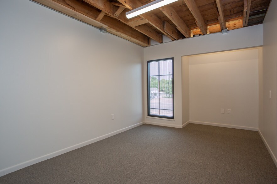 More Photos Of 1800 W Bowie St, Fort Worth Loft Creative Space For Lease