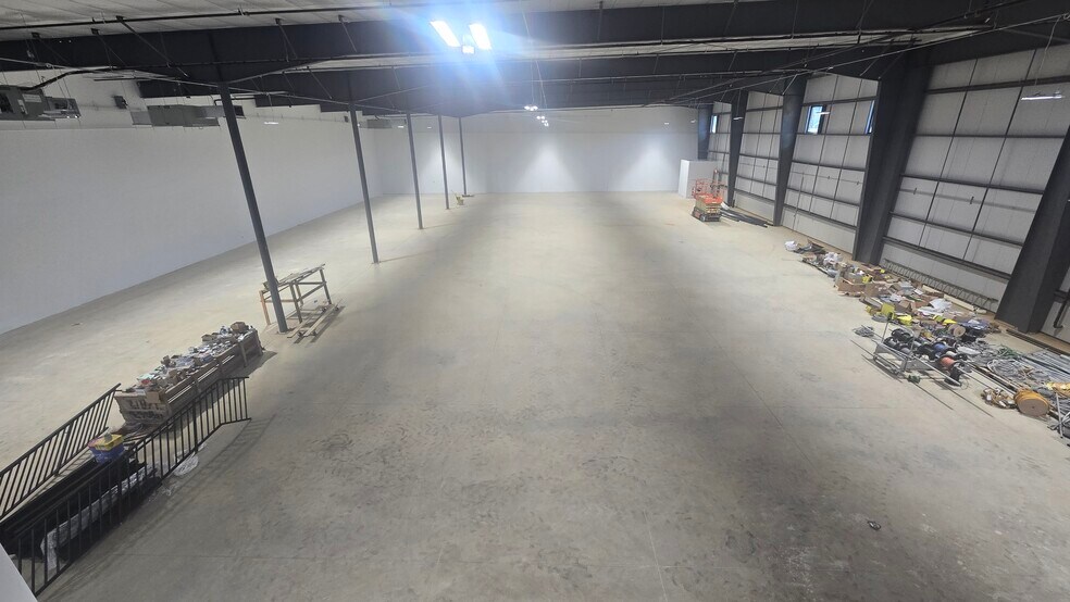 More Photos Of 168 Thunder Rd, Mooresville Light Manufacturing For Lease