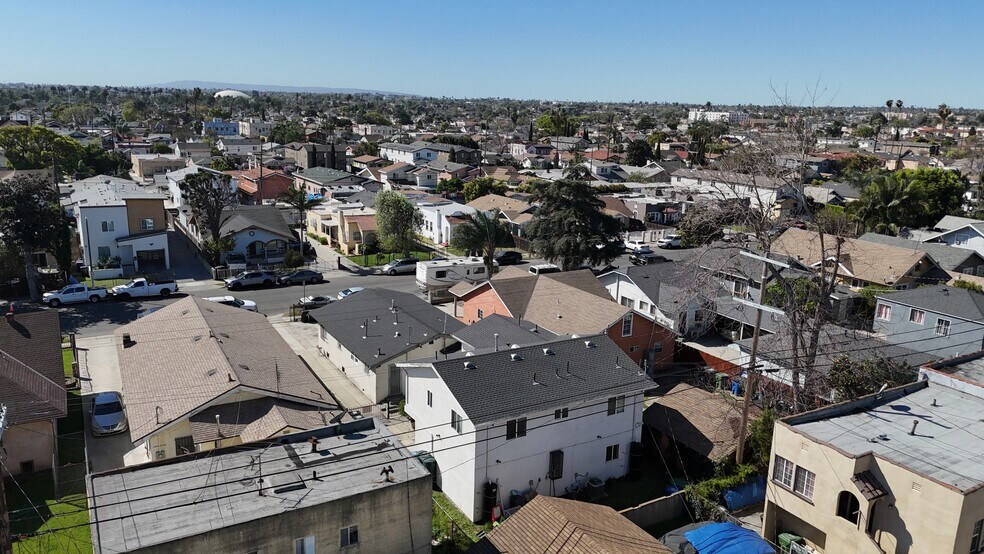 More Photos Of 1049 W 61st St, Los Angeles Apartments For Sale