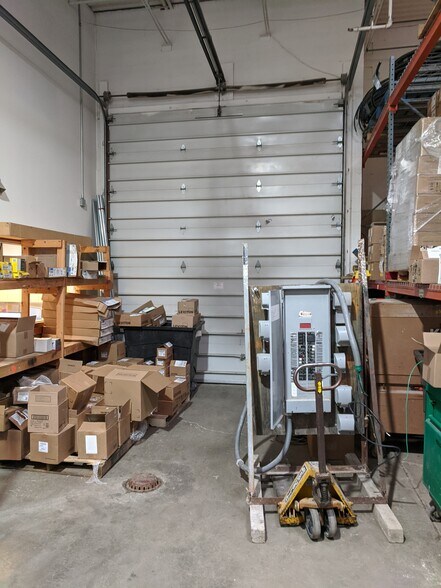 More Photos Of 12549 Holiday Dr, Alsip Warehouse For Lease