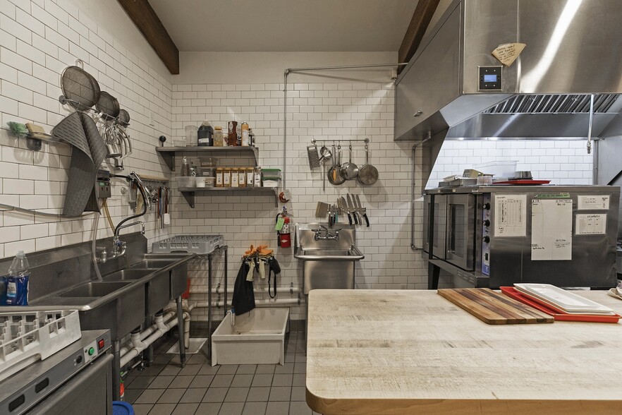 More Photos Of 600 South Ave W, Missoula General Retail For Sale