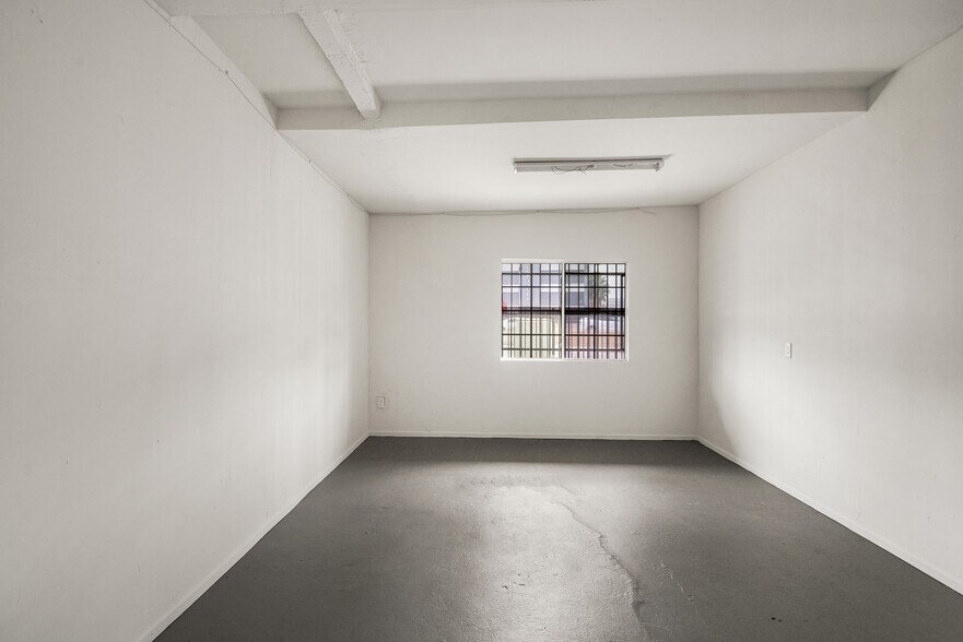 More Photos Of 4863 Telegraph Rd, Los Angeles Manufacturing For Sale