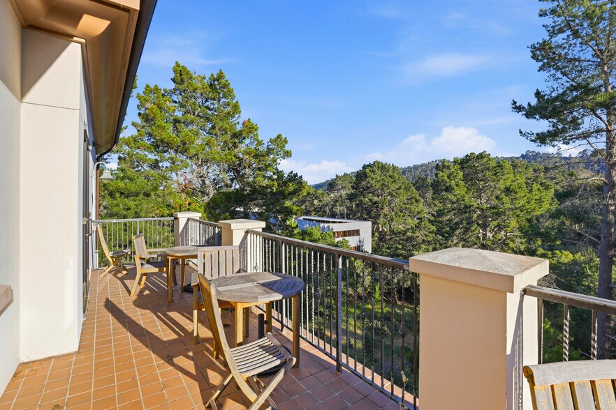 More Photos Of 30 Garden Ct, Monterey Medical For Sale