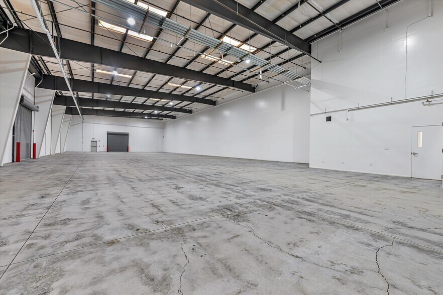 More Photos Of 1851 Airway Dr, Hollister Light Distribution For Lease