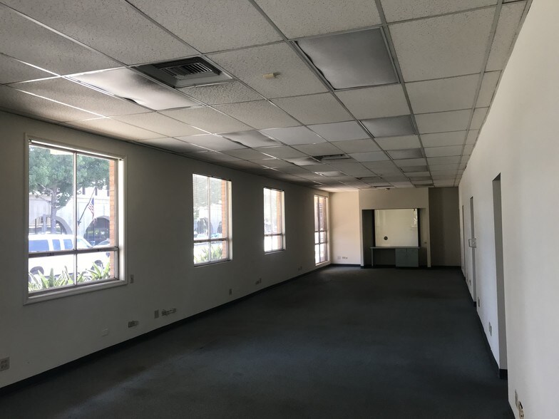 More Photos Of 333 E Walnut St, Pasadena Office For Lease