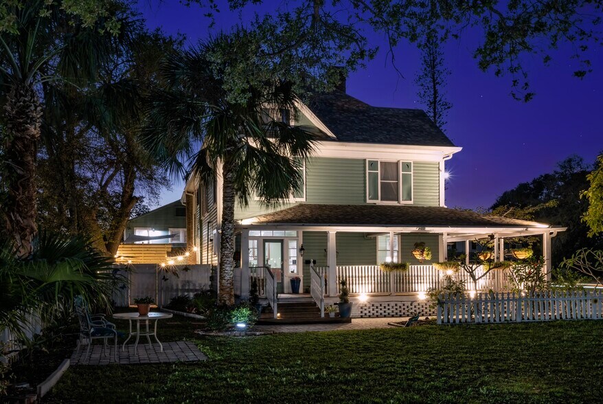 More Photos Of 304 15th St W, Bradenton Specialty For Sale