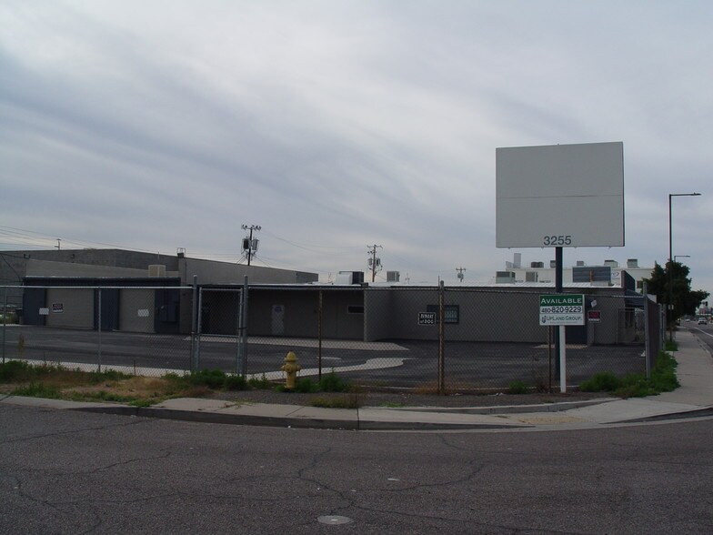 More Photos Of 3255 E Washington St, Phoenix Manufacturing For Lease