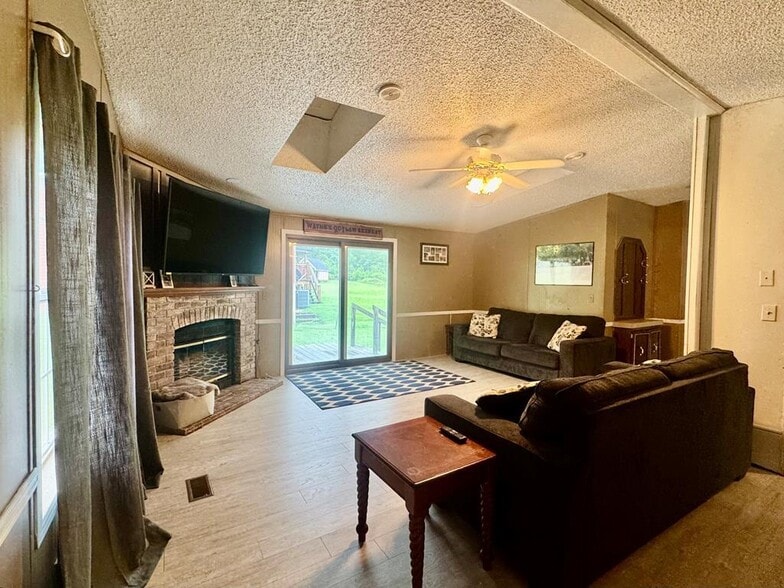 More Photos Of 158 Caloric Rd., Mullens Flex For Sale