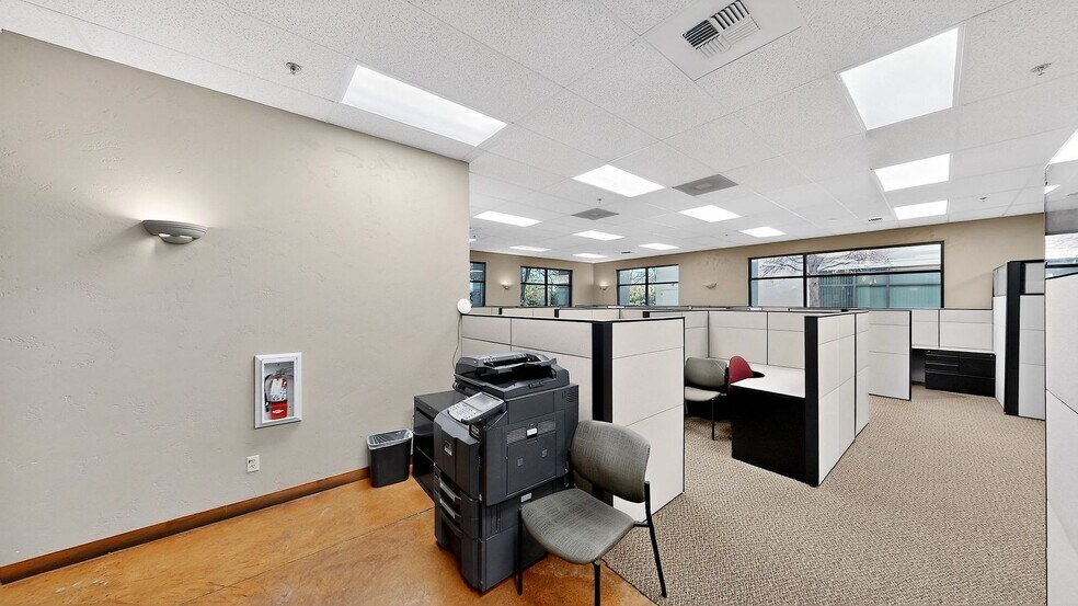 More Photos Of 1510 W Kettleman Ln, Lodi Office For Sale