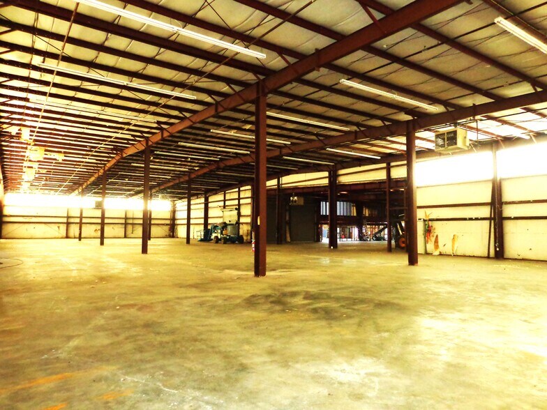 More Photos Of 502 7th St, Lake Charles Warehouse For Sale