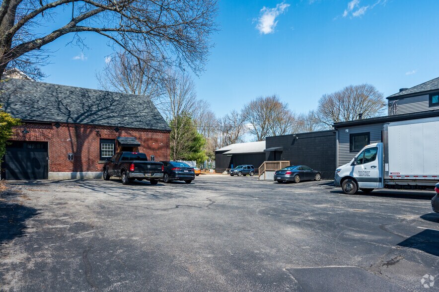 More Photos Of 419 Lincoln St, Marlborough Light Manufacturing For Lease