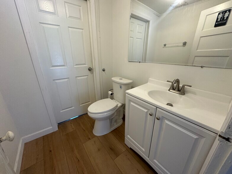 More Photos Of 18 Woods Corner Rd, East Setauket Freestanding For Lease