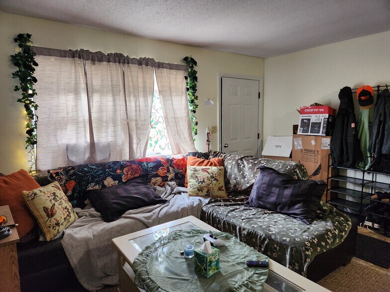 More Photos Of 53 -55 Rte 30 N, Castleton Flex For Sale