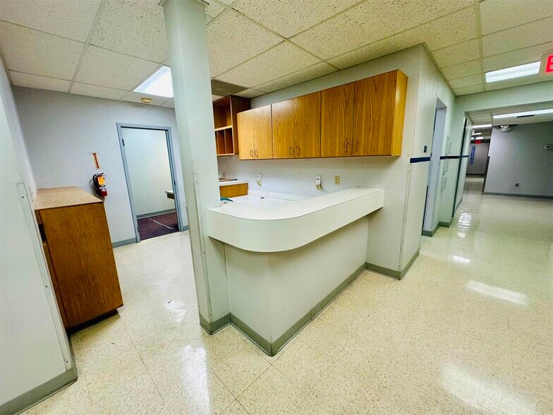 More Photos Of 2020 Central Ave, Dodge City Medical For Sale