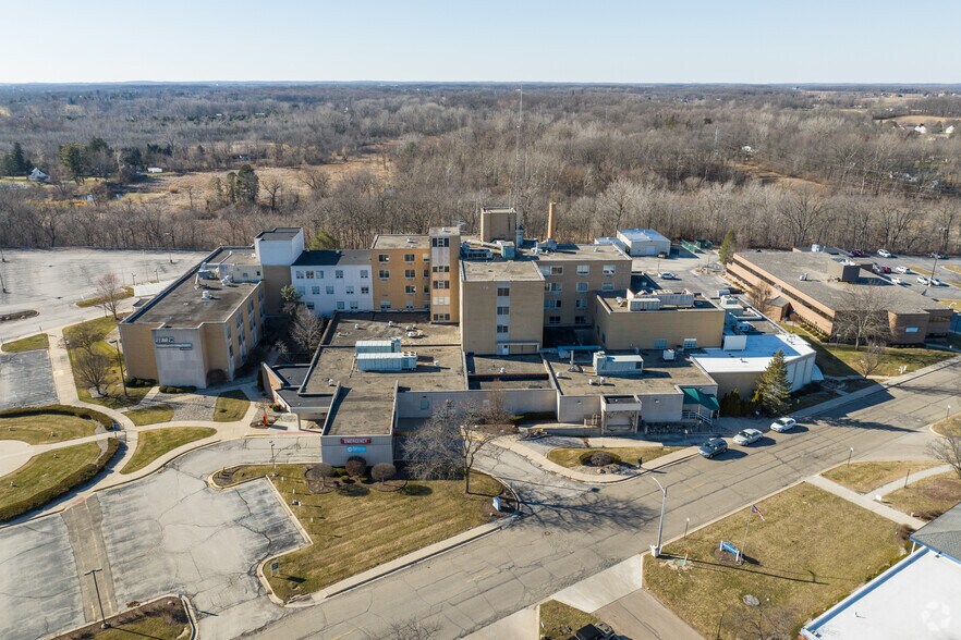 More Photos Of 818 Riverside Ave, Adrian Hospital For Sale