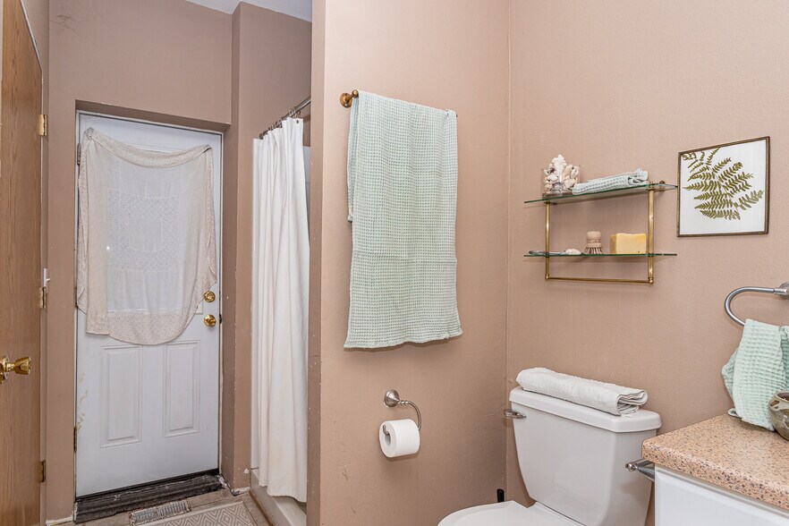 More Photos Of 611 Main St, Jewell Storefront Retail Residential For Sale