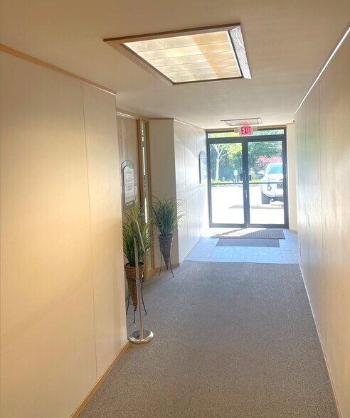 More Photos Of 14700 NE 8th St, Bellevue Medical For Lease