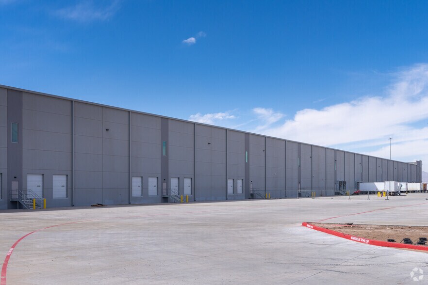 More Photos Of SEQ I-10 & 375 Loop, El Paso Unknown For Lease